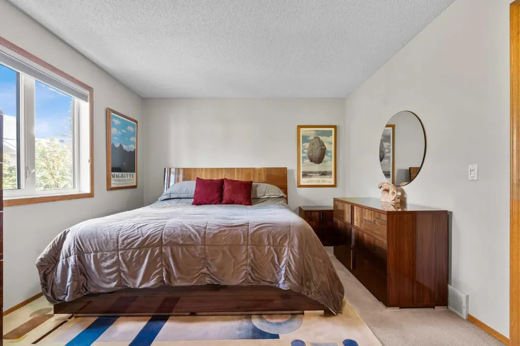 17 Glenbrook Villas SW Calgary AB T3E7E8
