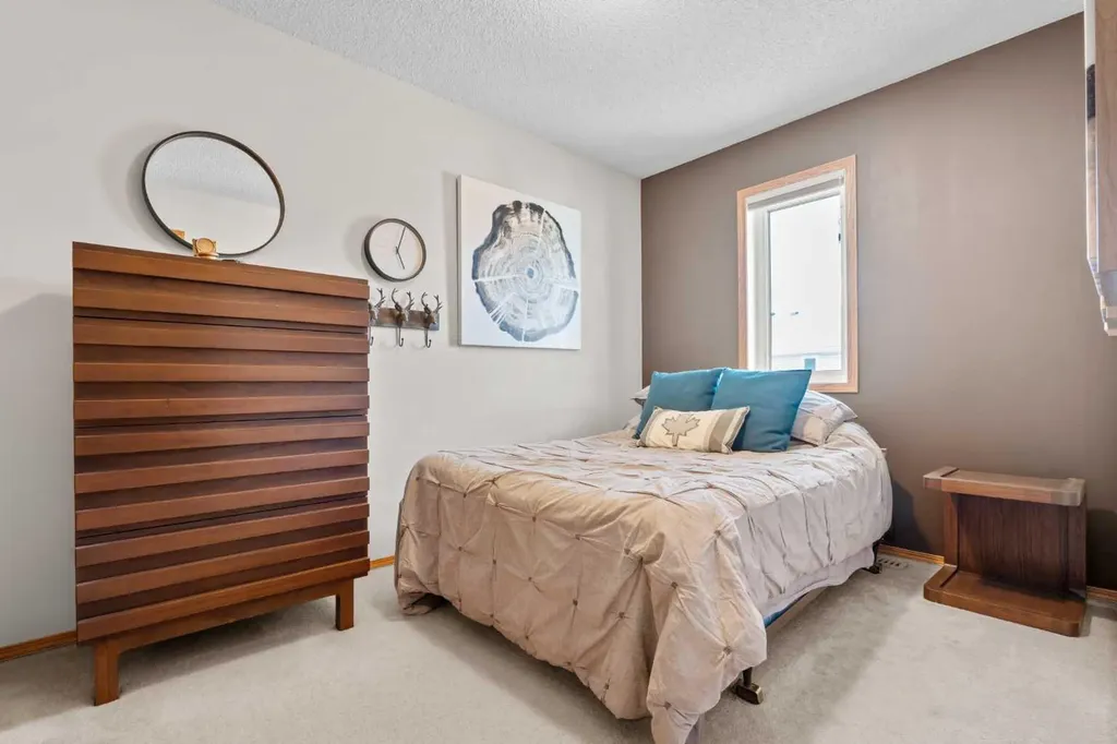 17 Glenbrook Villas SW Calgary AB T3E7E8