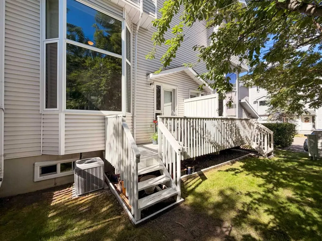17 Glenbrook Villas SW Calgary AB T3E7E8