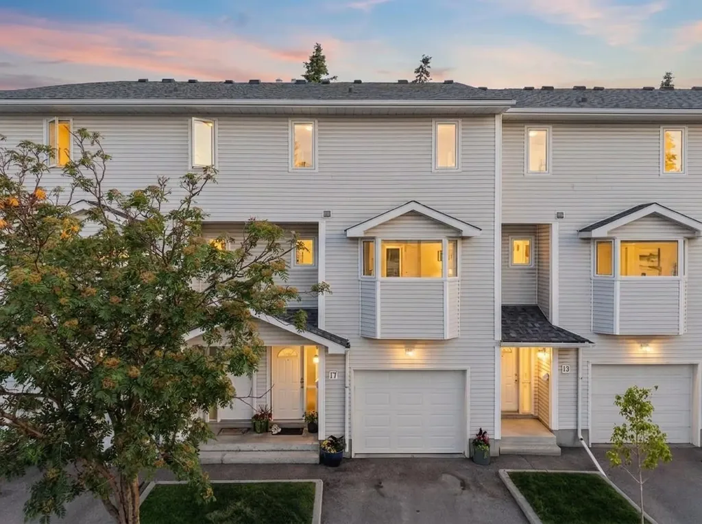 17 Glenbrook Villas SW Calgary AB T3E7E8