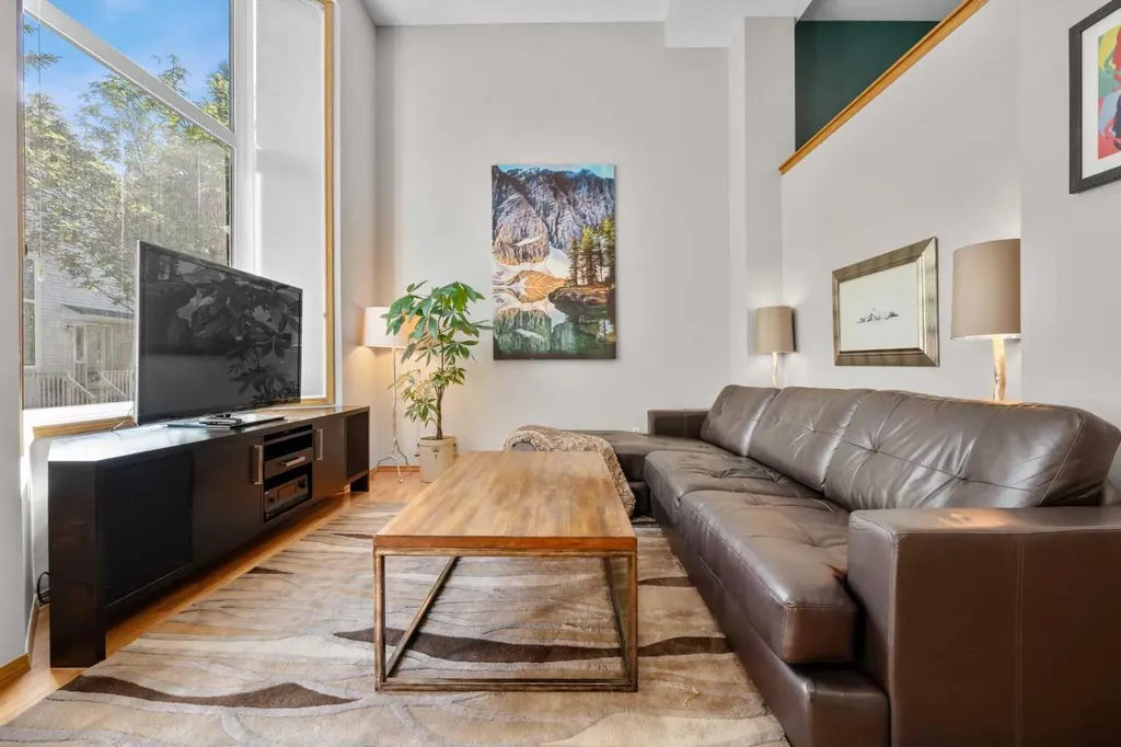 17 Glenbrook Villas SW Calgary AB T3E7E8