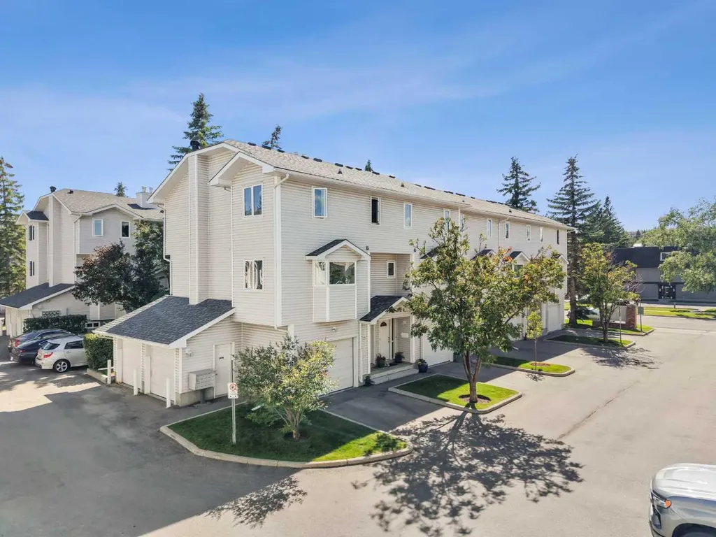 17 Glenbrook Villas SW Calgary AB T3E7E8