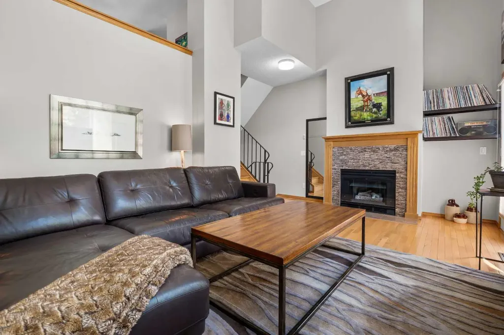 17 Glenbrook Villas SW Calgary AB T3E7E8