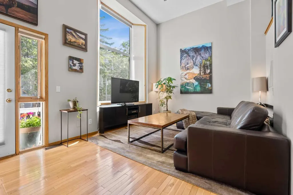 17 Glenbrook Villas SW Calgary AB T3E7E8