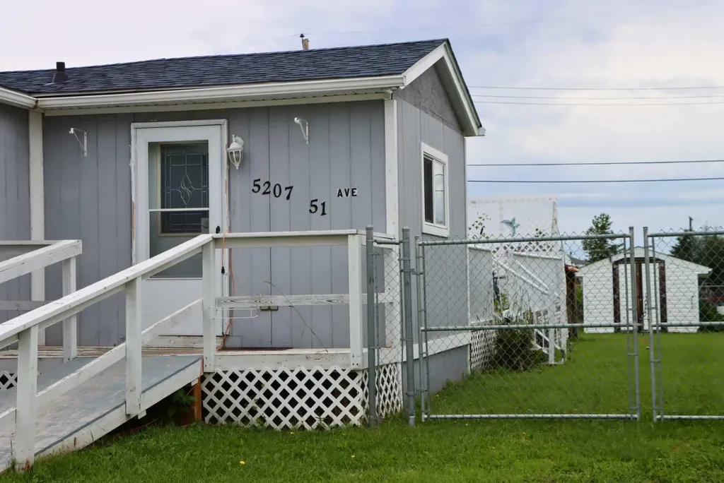 5207 51 Avenue Valleyview AB T0H 3N0