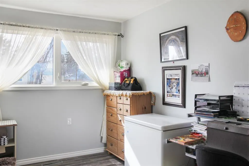 4801 48 Avenue Forestburg AB T0B 1N0