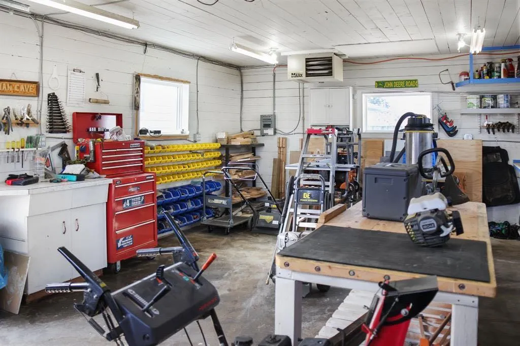 4801 48 Avenue Forestburg AB T0B 1N0