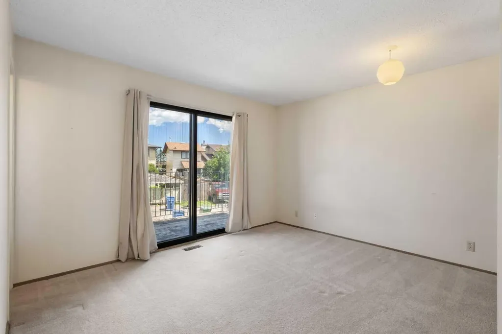 317 Templemont Place NE Calgary AB T1Y 5A7