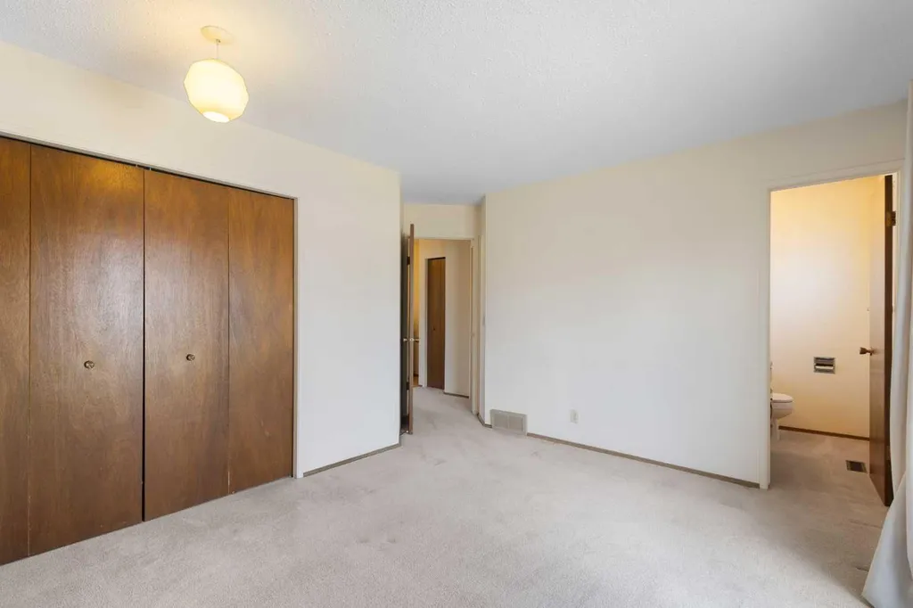 317 Templemont Place NE Calgary AB T1Y 5A7