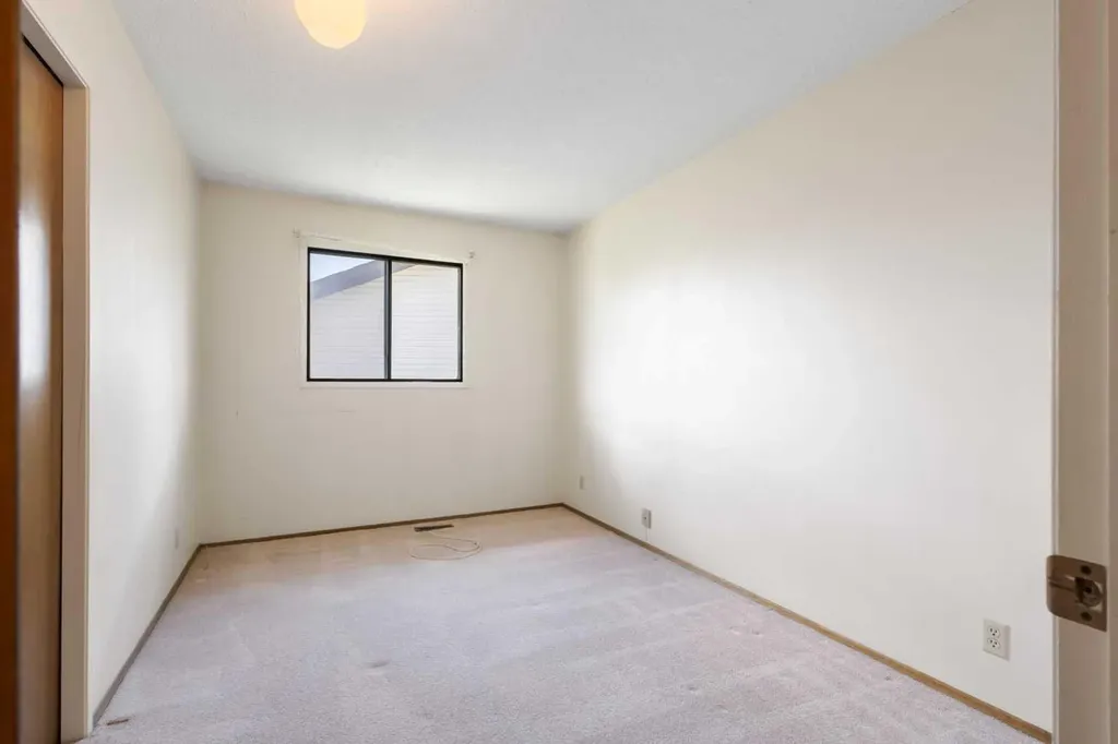 317 Templemont Place NE Calgary AB T1Y 5A7