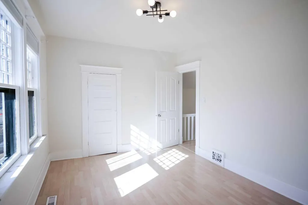 434 Memorial Drive NW Calgary AB T2N 3C3