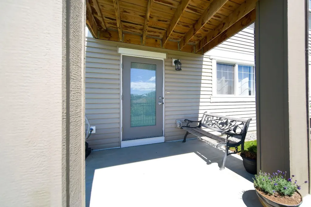 1407 3 Street SE High River AB T1V 0J9
