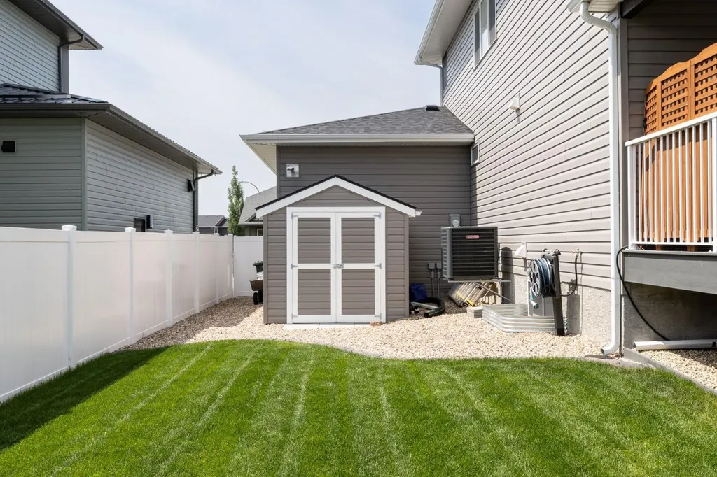 22 Napoleon Meadows Way Innisfail AB T4G 0N6