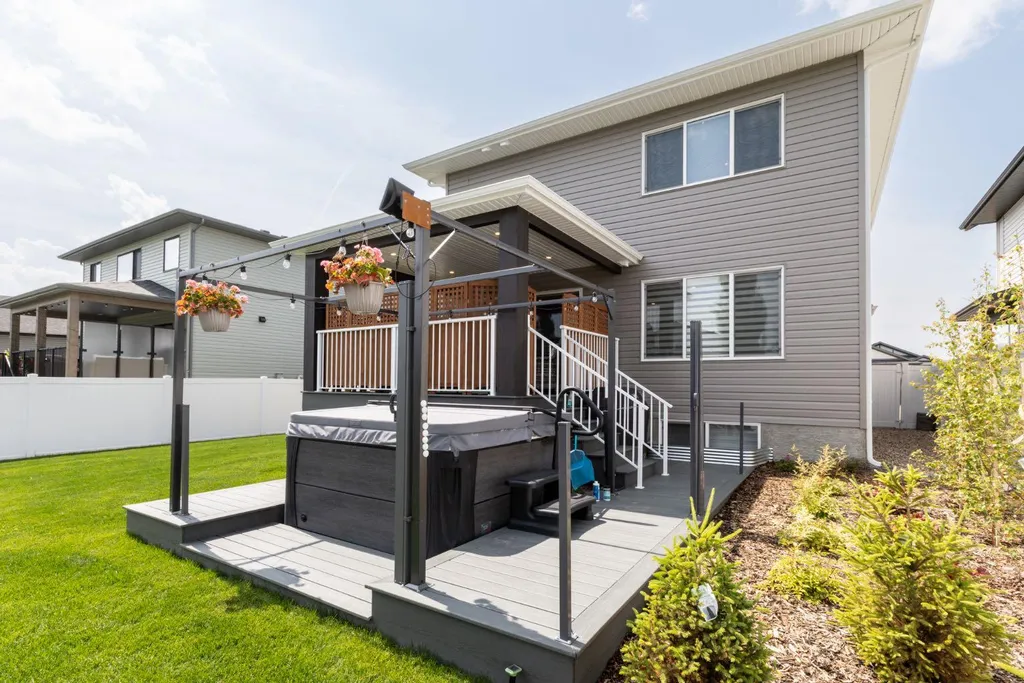22 Napoleon Meadow Way Innisfail AB T4G 0N6