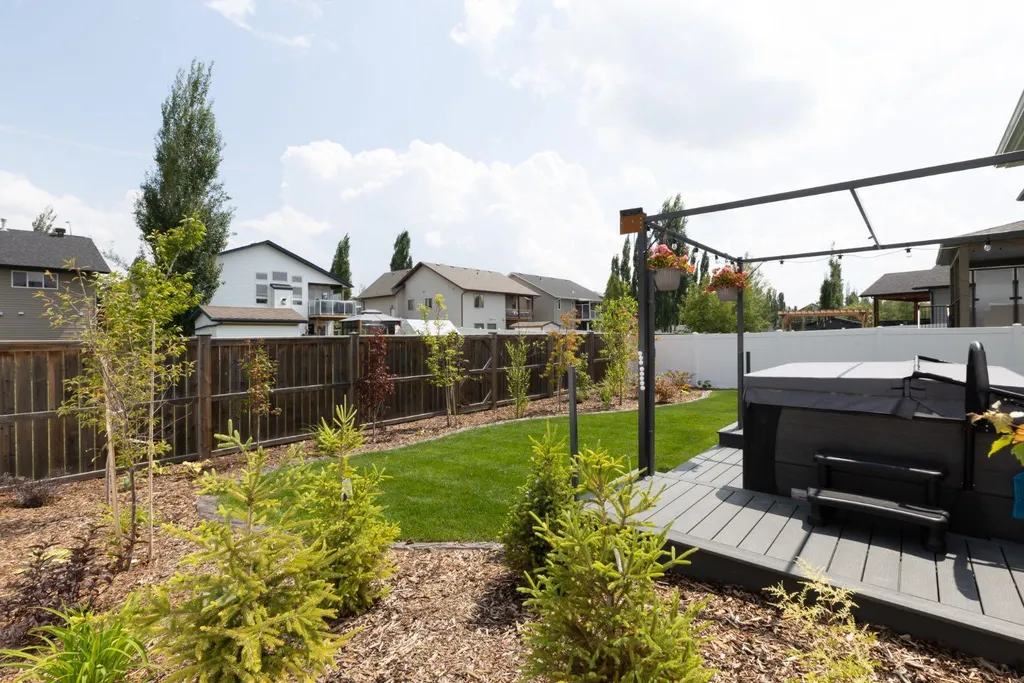 22 Napoleon Meadow Way Innisfail AB T4G 0N6