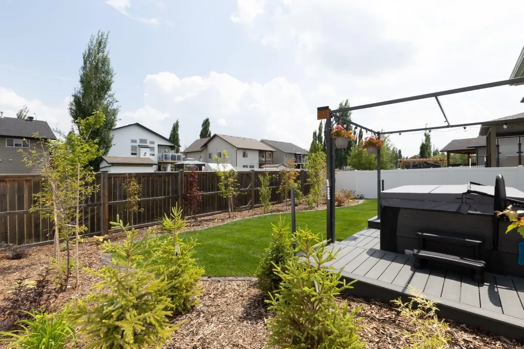 22 Napoleon Meadows Way Innisfail AB T4G 0N6