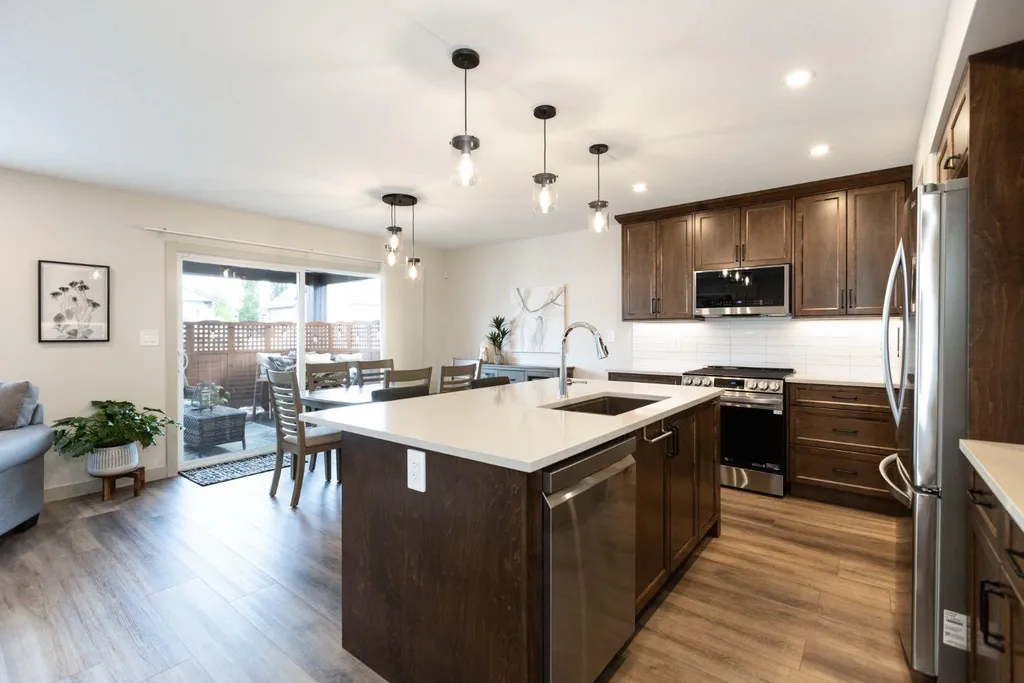22 Napoleon Meadow Way Innisfail AB T4G 0N6