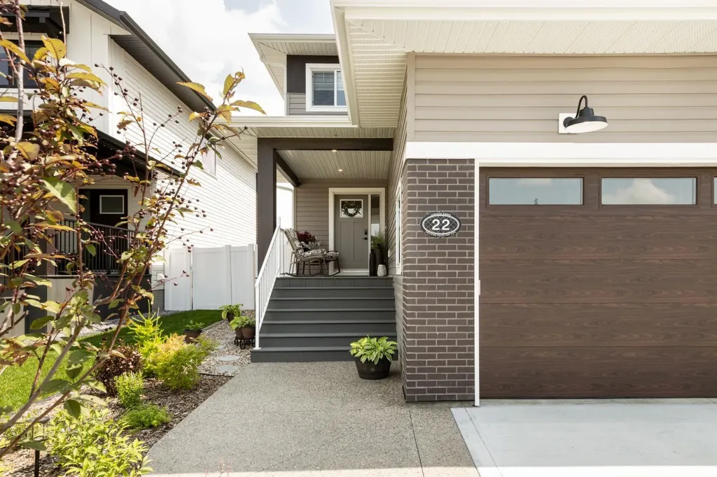 22 Napoleon Meadow Way Innisfail AB T4G 0N6