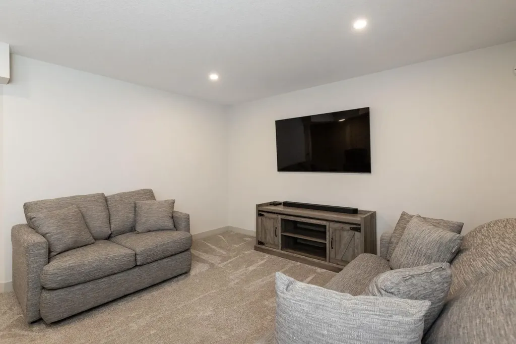 22 Napoleon Meadows Way Innisfail AB T4G 0N6