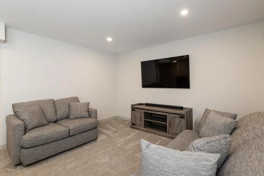22 Napoleon Meadow Way Innisfail AB T4G 0N6