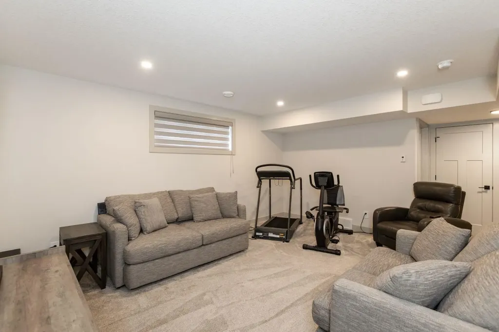 22 Napoleon Meadows Way Innisfail AB T4G 0N6