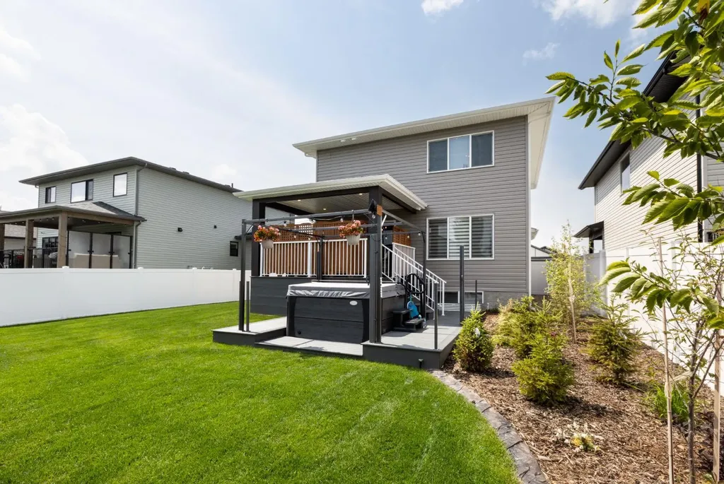 22 Napoleon Meadow Way Innisfail AB T4G 0N6