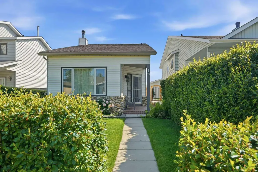 19 Millcrest Way SW Calgary AB T2Y 2M4