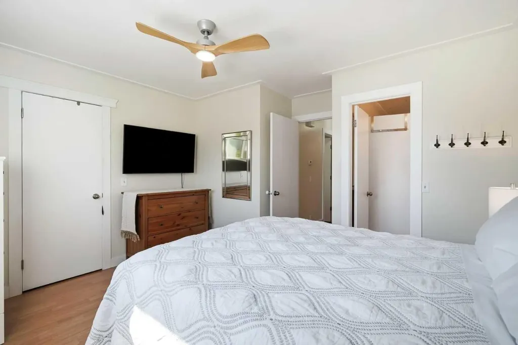 19 Millcrest Way SW Calgary AB T2Y 2M4