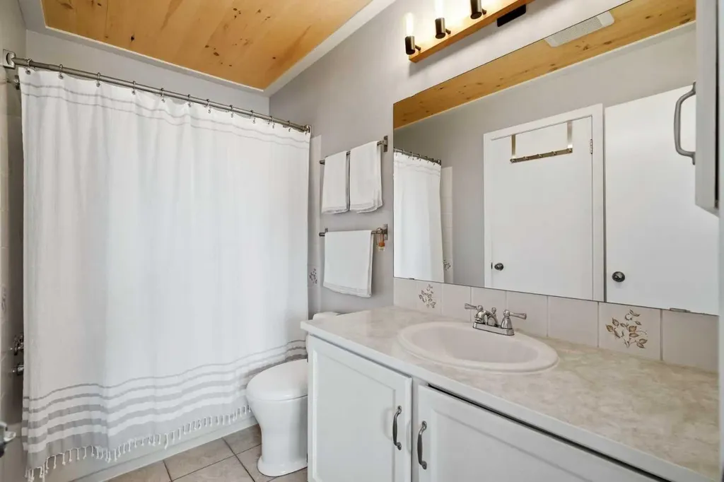 19 Millcrest Way SW Calgary AB T2Y 2M4