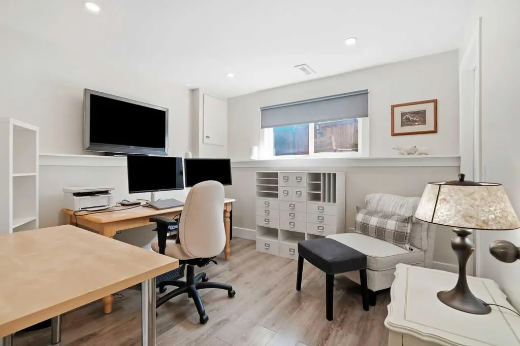 19 Millcrest Way SW Calgary AB T2Y 2M4