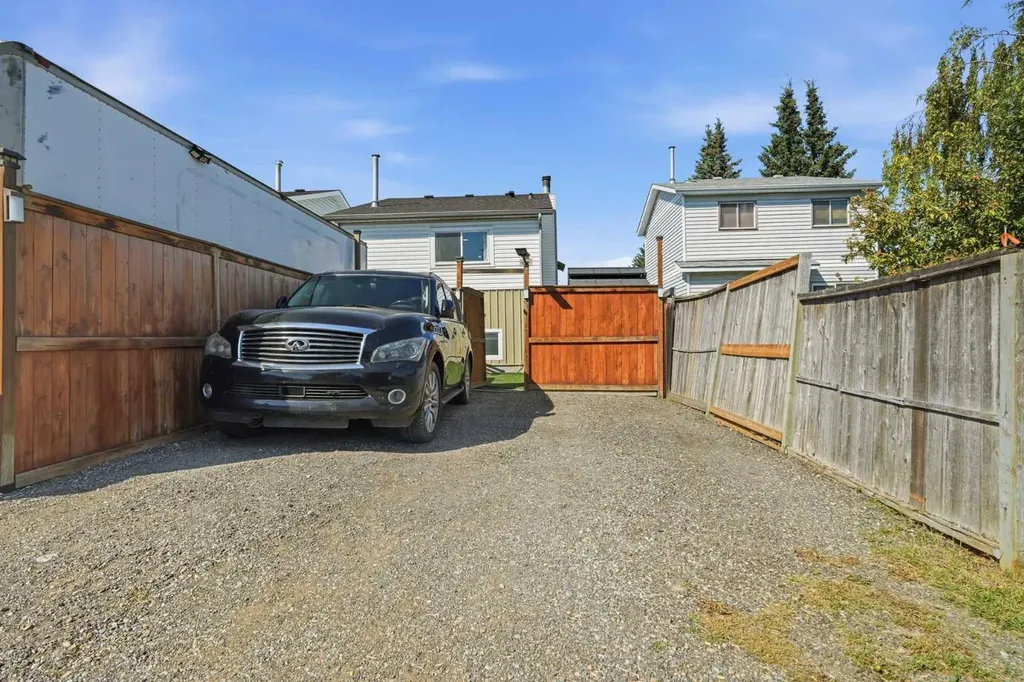 19 Millcrest Way SW Calgary AB T2Y 2M4