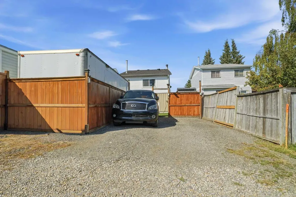 19 Millcrest Way SW Calgary AB T2Y 2M4
