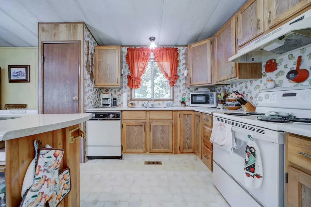 5670 16 Avenue Coleman AB T0K 0M0