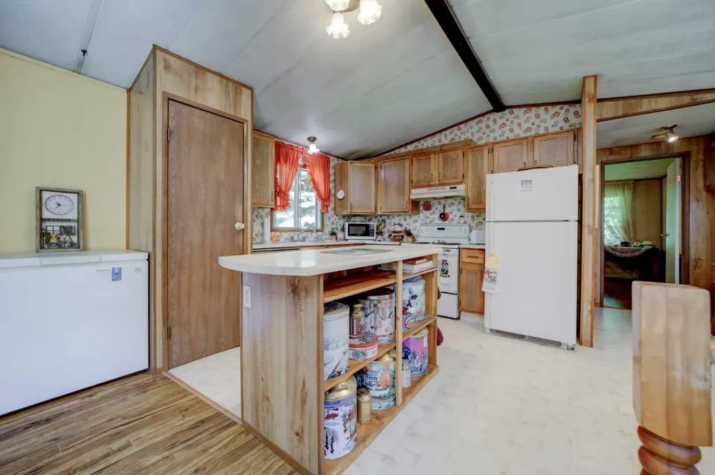 5670 16 Avenue Coleman AB T0K 0M0