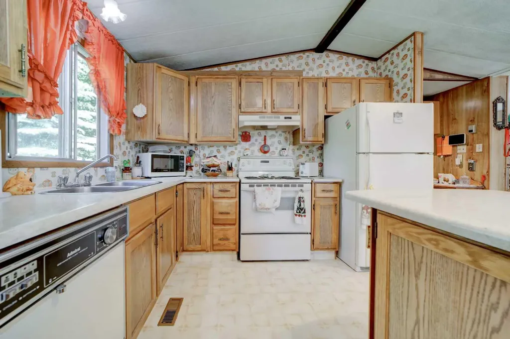 5670 16 Avenue Coleman AB T0K 0M0