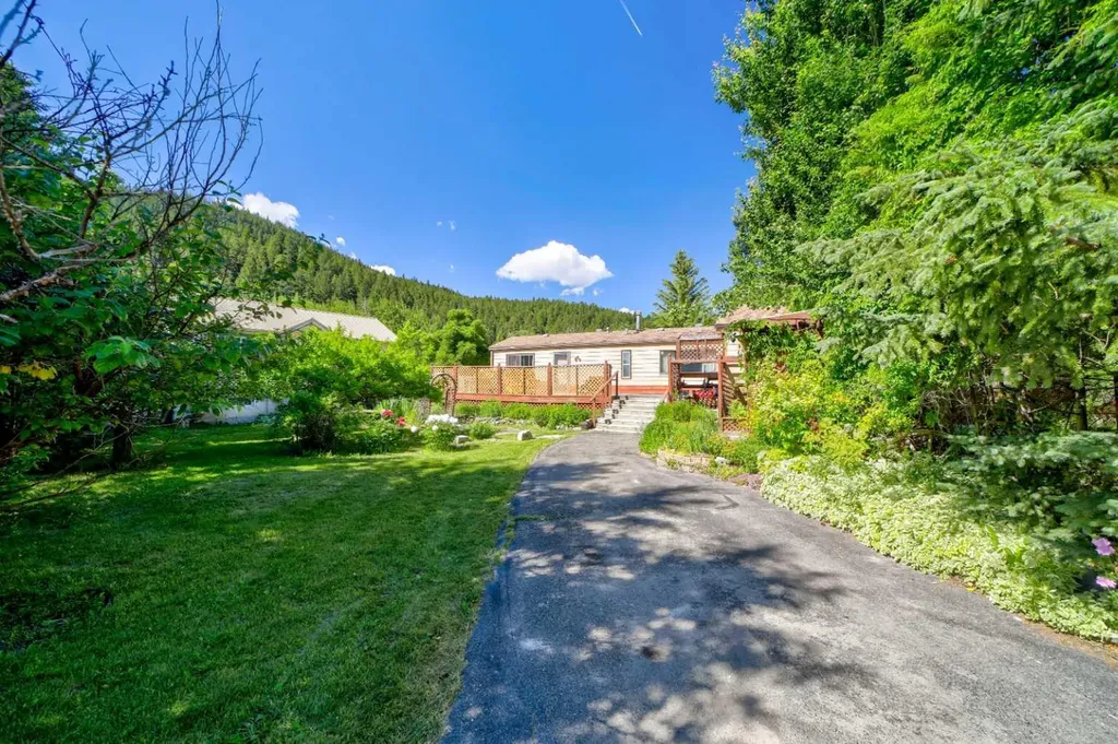 5670 16 Avenue Coleman AB T0K 0M0