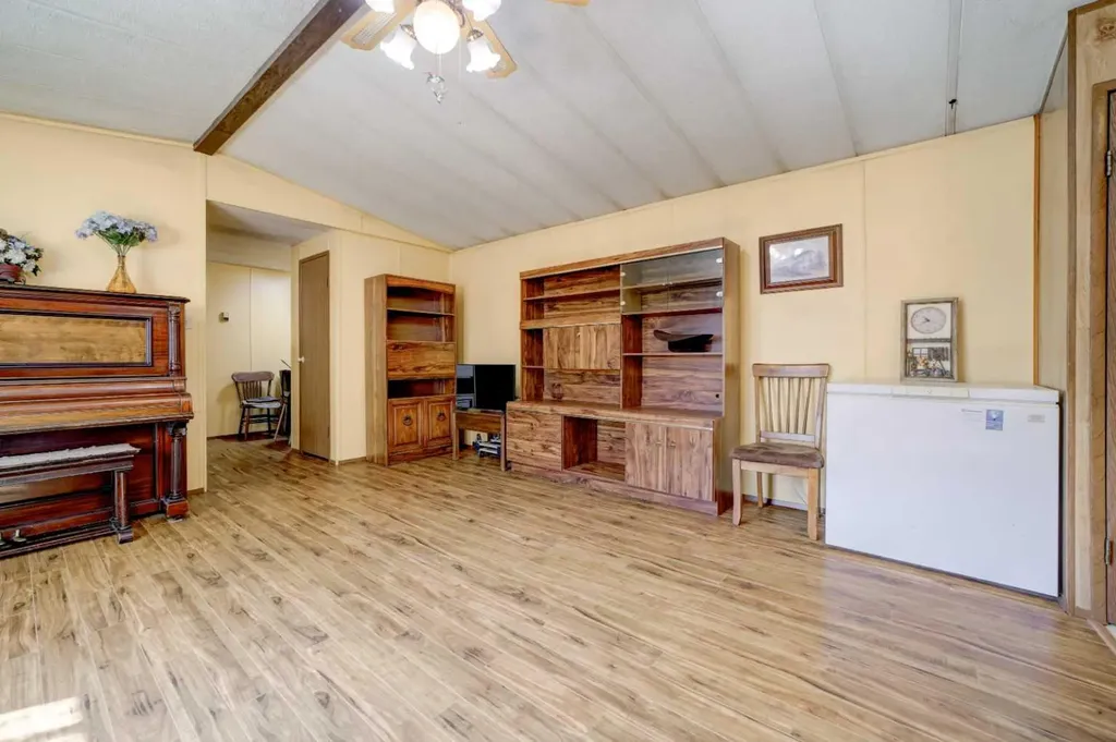 5670 16 Avenue Coleman AB T0K 0M0