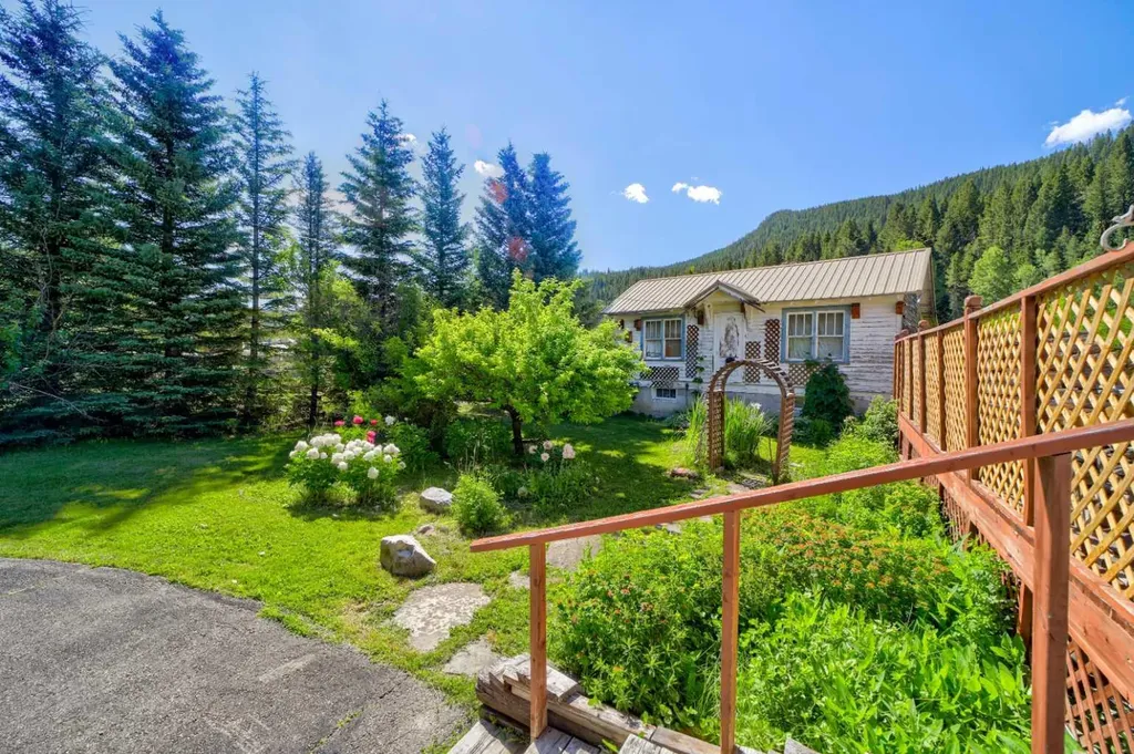 5670 16 Avenue Coleman AB T0K 0M0