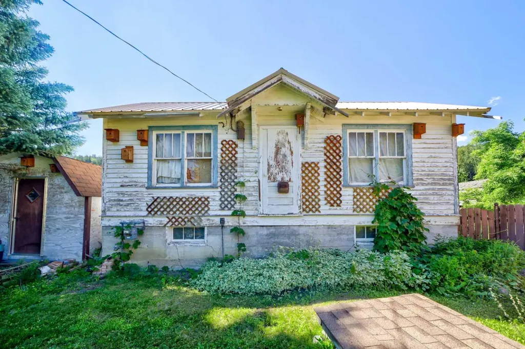 5670 16 Avenue Coleman AB T0K 0M0