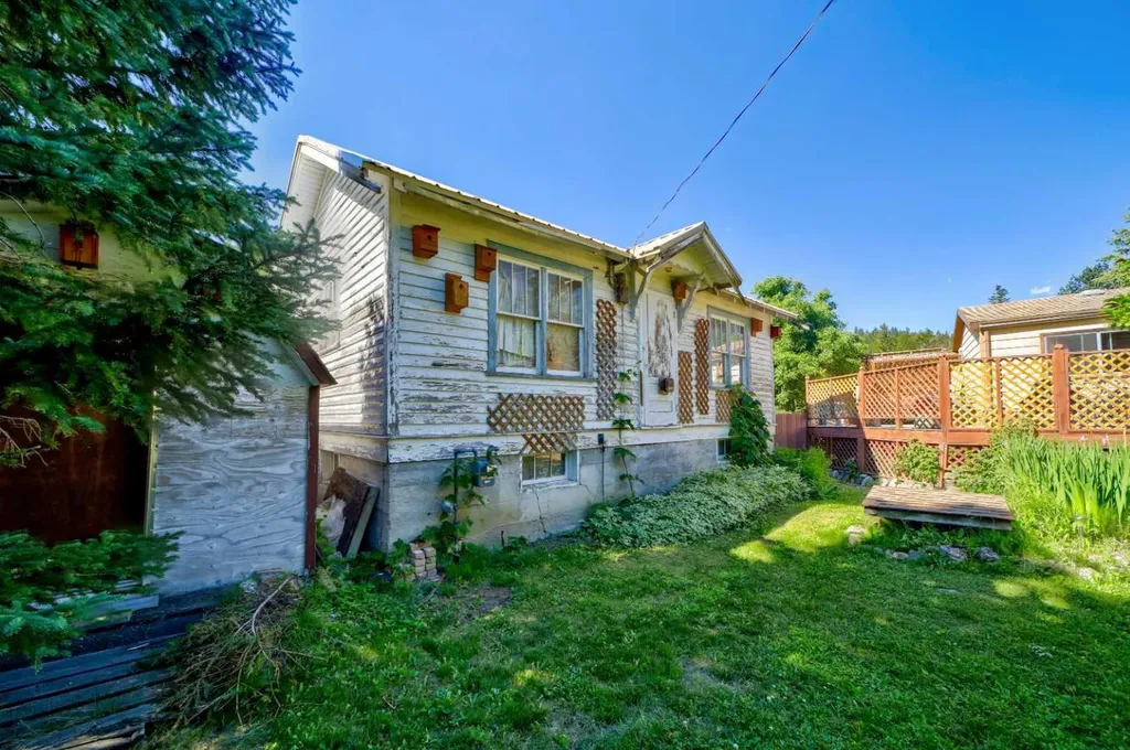 5670 16 Avenue Coleman AB T0K 0M0