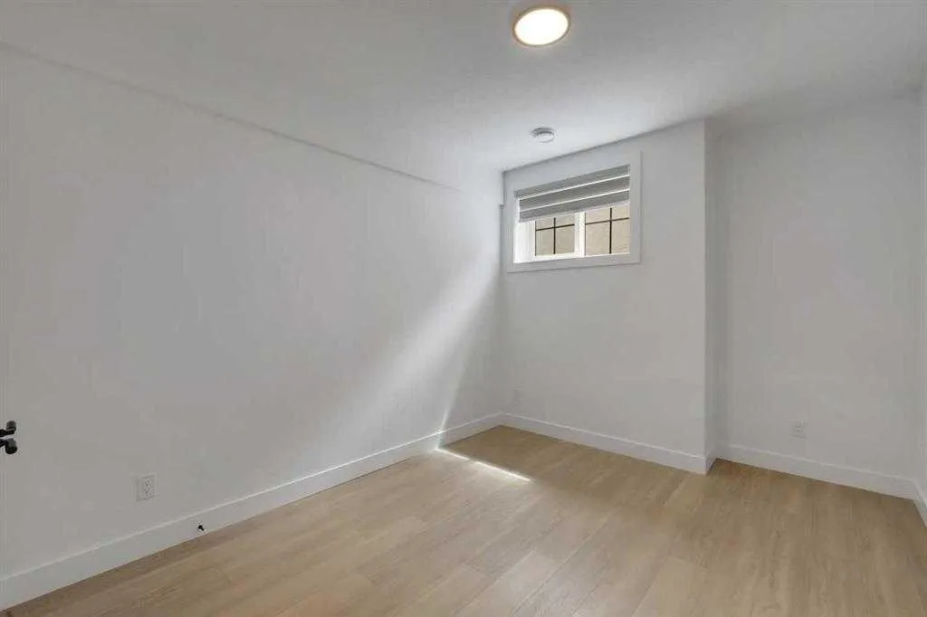230 Royal Birch View NW Calgary AB T3G 5J8