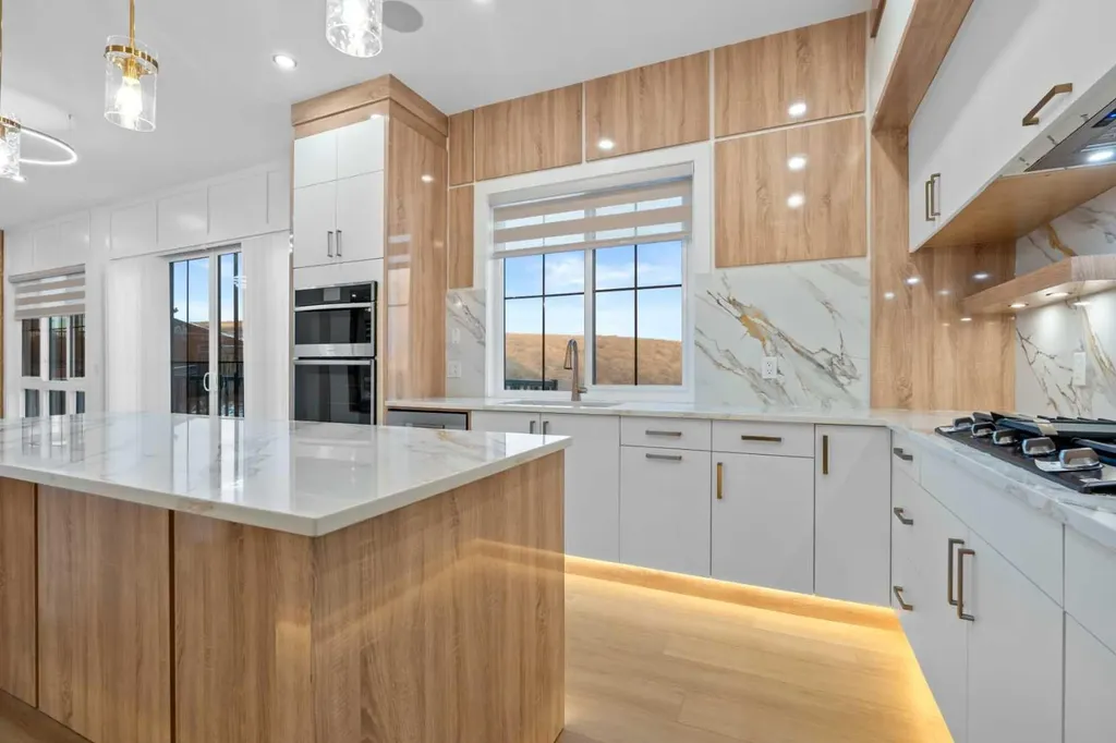 230 Royal Birch View NW Calgary AB T3G 5J8