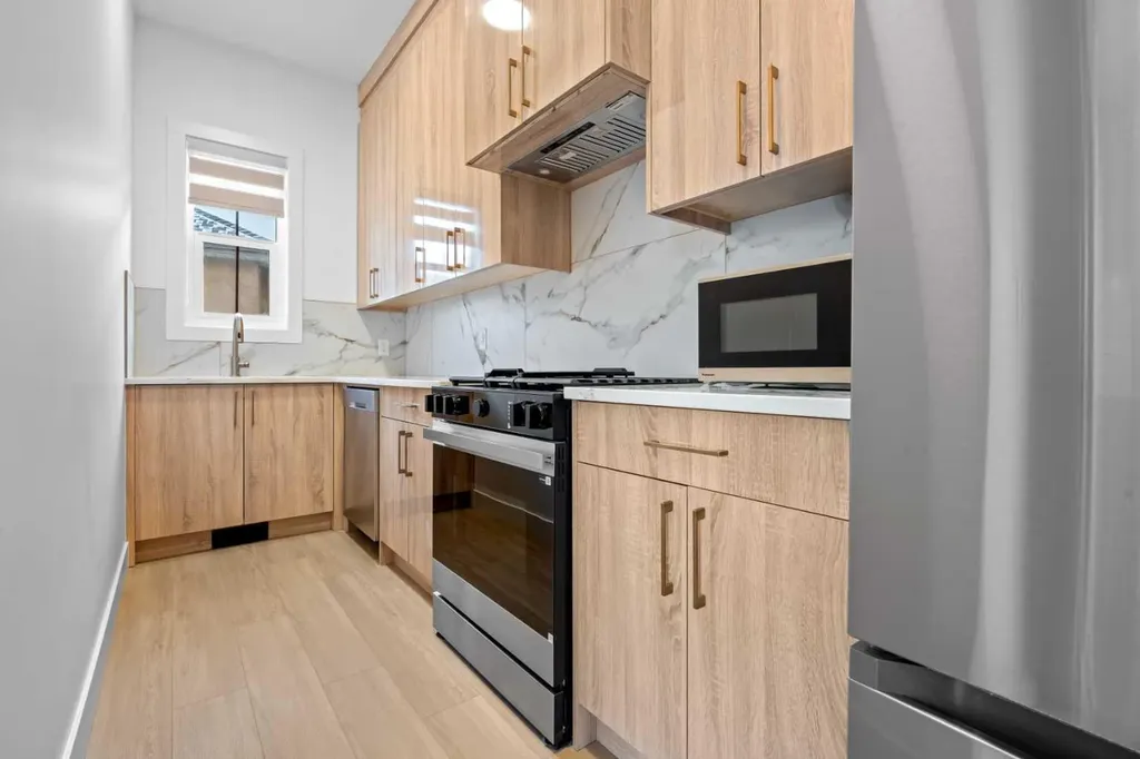 230 Royal Birch View NW Calgary AB T3G 5J8