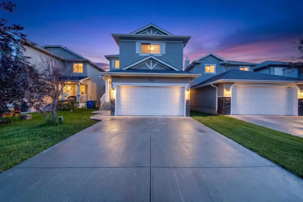 744 Luxstone Landing SW Airdrie AB T4B 3L1