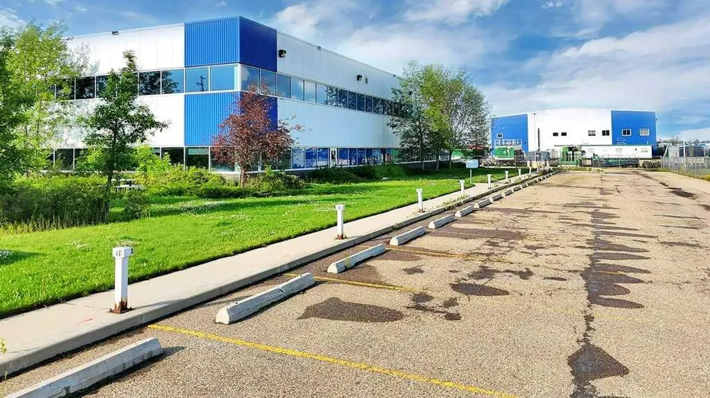 33 Schenk Industrial Road Sylvan Lake AB T4S 2J9
