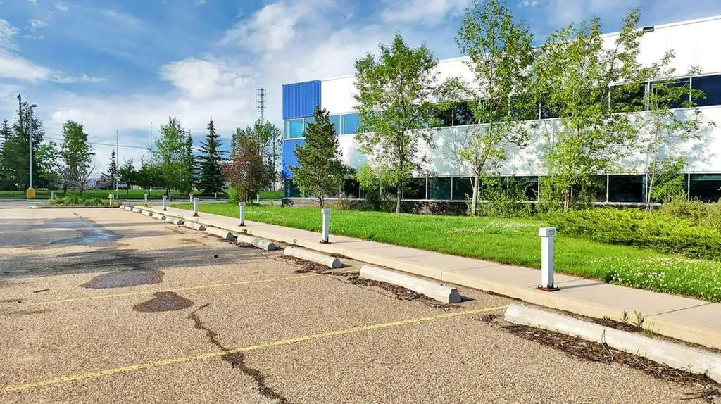 33 Schenk Industrial Road Sylvan Lake AB T4S 2J9