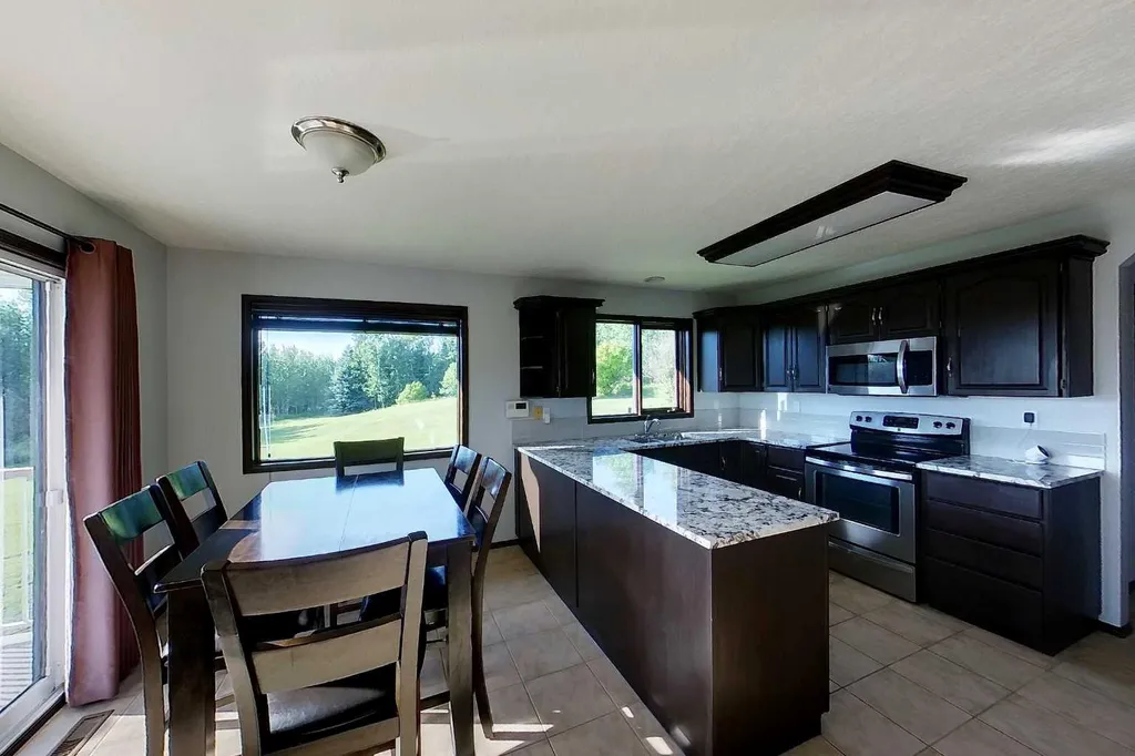 18321 Highway 16 E Rural Yellowhead County AB T7E 3B4