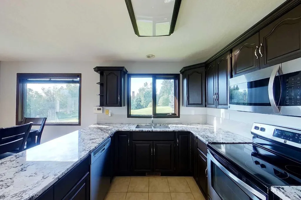 18321 Highway 16 E Rural Yellowhead County AB T7E 3B4