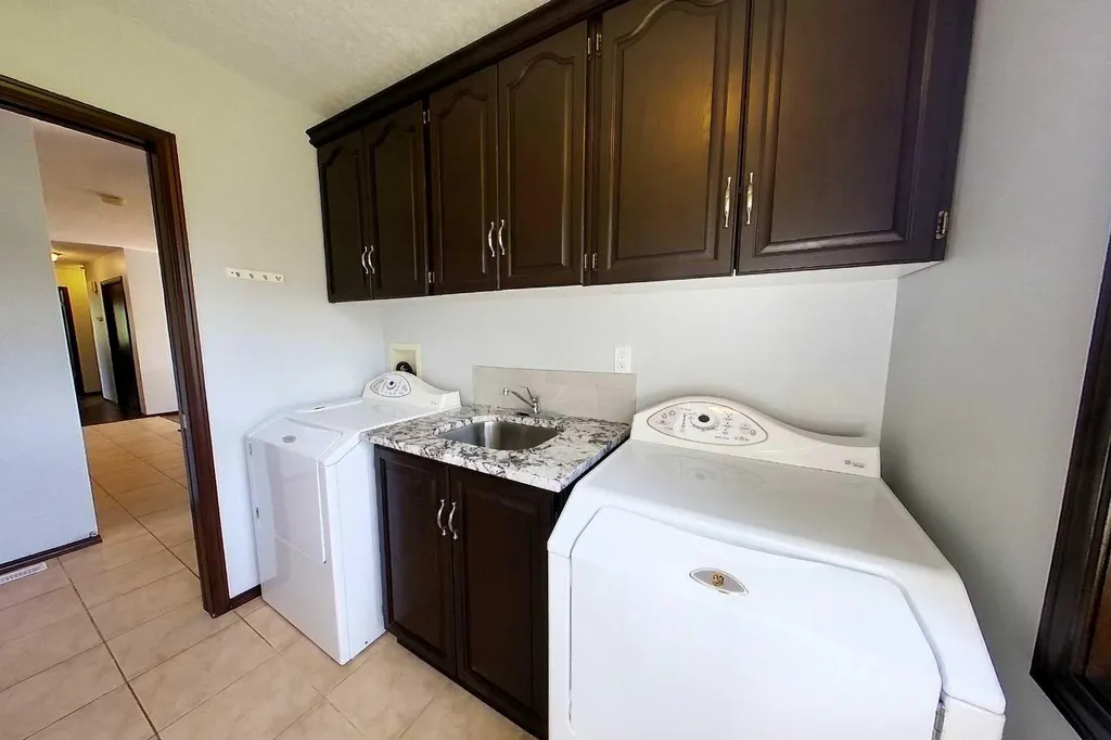 18321 Highway 16 E Rural Yellowhead County AB T7E 3B4
