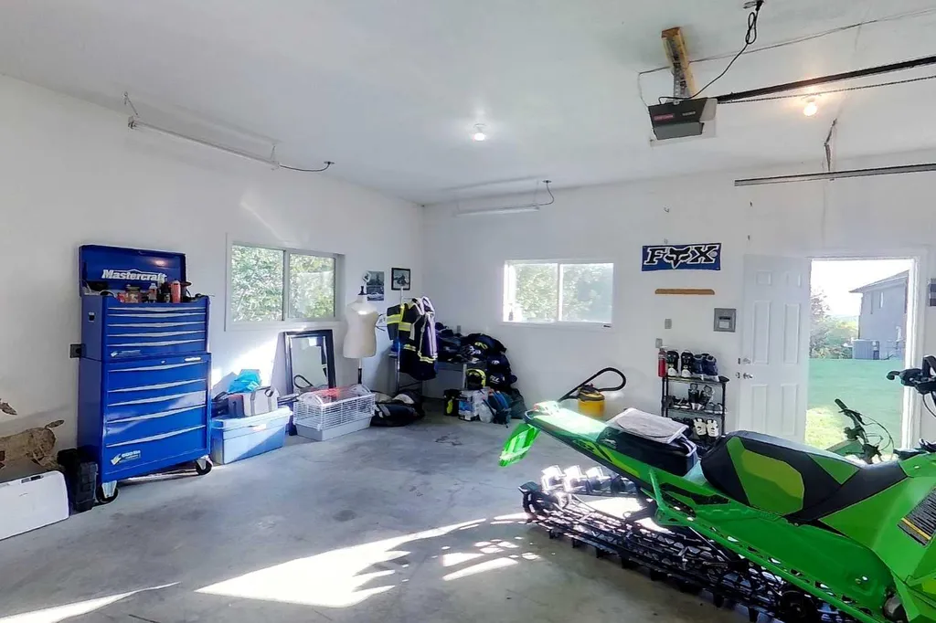 18321 Highway 16 E Rural Yellowhead County AB T7E 3B4